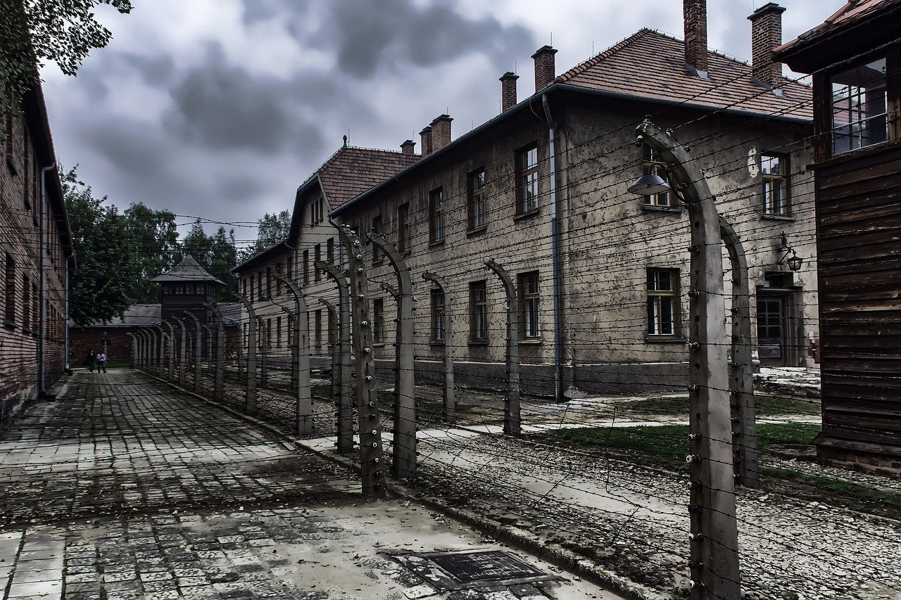 Read more about the article Miért – Gondolatok a Holokauszt emléknapon