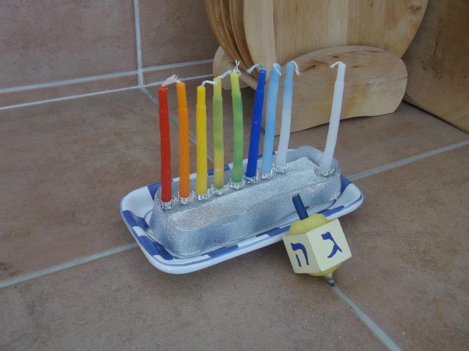 Gyúrma hanukia és trenderli kinder tojásból